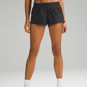 Lululemon Hotty Hot Short! size 2, 2.5” inseam!